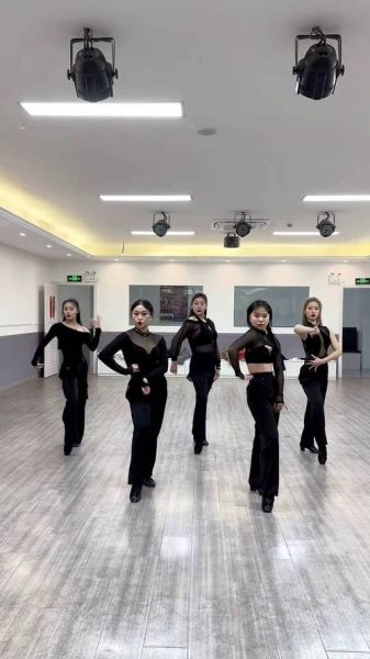 拉丁舞就业前景怎么样_拉丁舞教练收入高吗