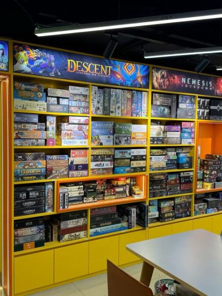 桌游店怎么选位置_桌游行业还能赚钱吗