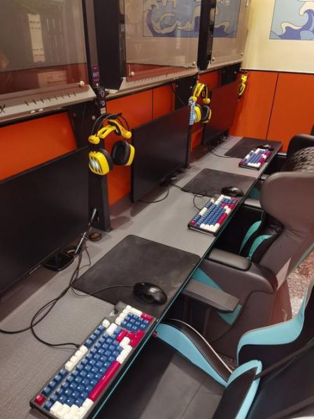 2017年网吧行业怎么样_网吧还能赚钱吗