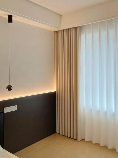 窗帘什么颜色显空间大_窗帘怎么选遮光效果好