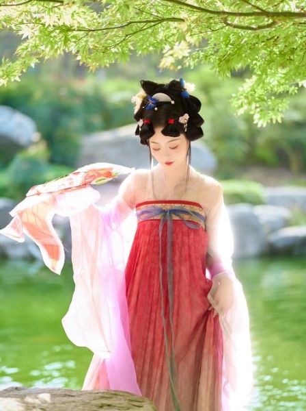 汉服行业前景怎么样_汉服创业赚钱吗