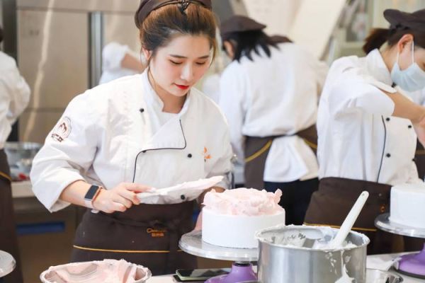 面点师就业前景怎么样_面点专业值得学吗